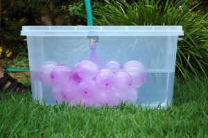 Water Balloon Quick fill in one minute 1